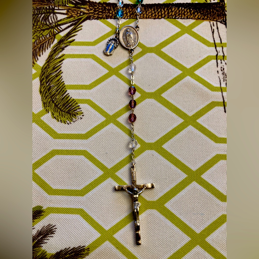 Rosary New Beautiful Crystal Rosary With Extra Medal Italy Signed 28$